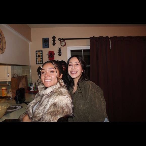 Meet your Posher, Brianna - Picture 4 of 4